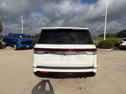 Used 2023 Lincoln Navigator Reserve RWD image 14