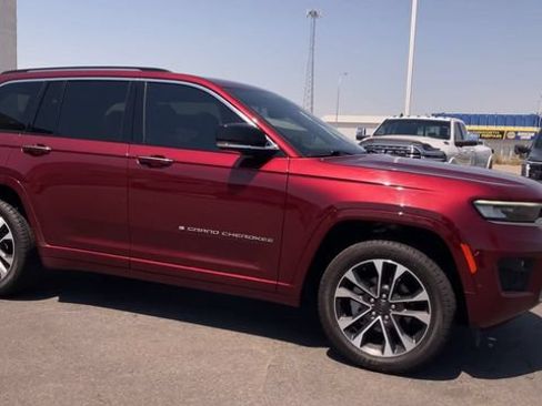 Used 2022 Jeep Grand Cherokee Overland AWD/4WD image 3