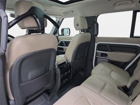 Used 2023 Land Rover Defender 130 SE image 12
