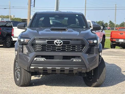 Used 2025 Toyota Tacoma TRD Sport AWD/4WD image 7