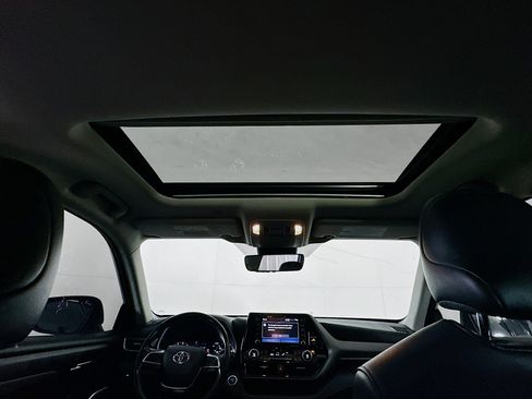 Used 2021 Toyota Highlander XLE image 27