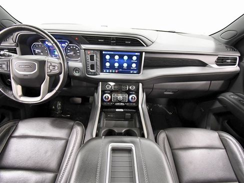 Used 2021 GMC Yukon Denali w/ Denali Premium Package image 3