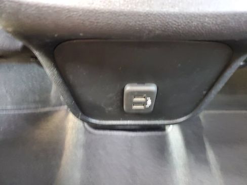 Used 2019 Chevrolet Equinox LT FWD image 12