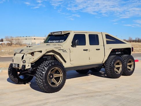 Used 2023 Jeep Gladiator Sport AWD/4WD image 14