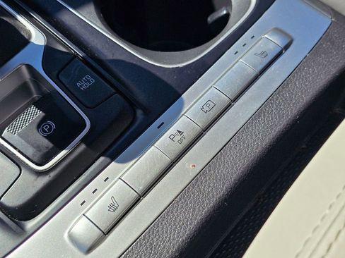 Used 2024 Kia Carnival LX FWD image 37