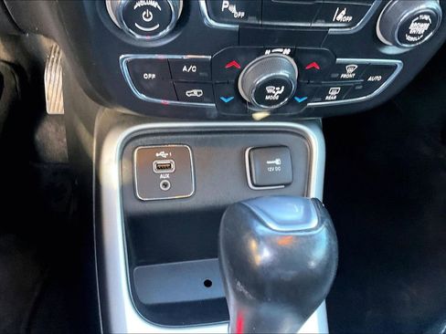 Used 2020 Jeep Compass Latitude image 34