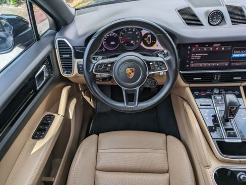 Used 2022 Porsche Cayenne Coupe AWD/4WD image 18