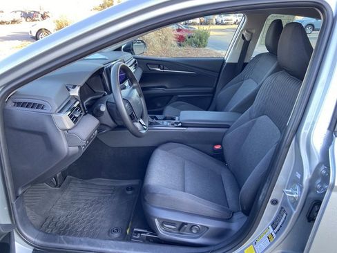 Used 2025 Toyota Camry LE image 33