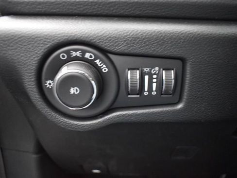 New 2026 Chrysler Pacifica Limited image 15