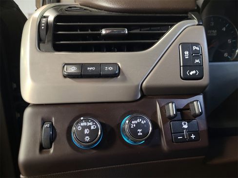 Used 2018 GMC Yukon XL Denali w/ Open Road Package image 30