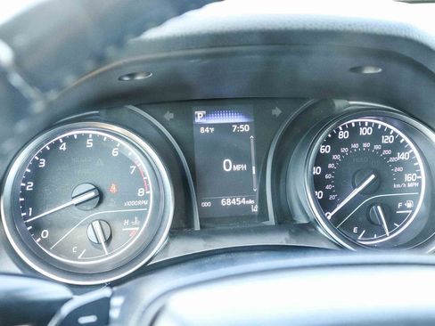Used 2021 Toyota Camry SE FWD image 28
