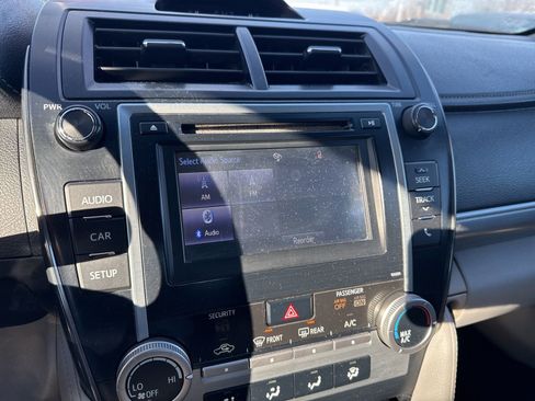 Used 2014 Toyota Camry LE image 19