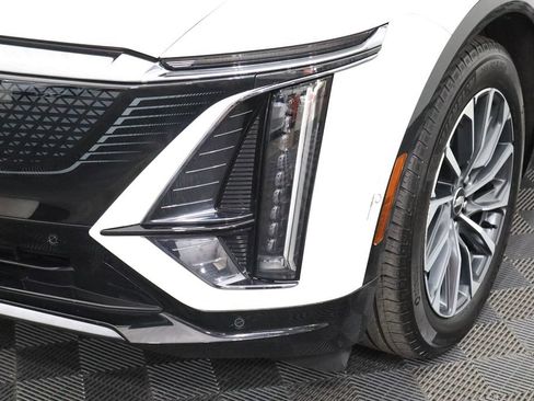 Used 2024 Cadillac Lyriq Sport AWD/4WD image 12