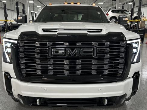 Used 2025 GMC Sierra 2500 Denali Ultimate w/ Max Trailering Package AWD/4WD image 3