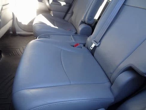 Used 2013 Toyota Highlander SE image 18