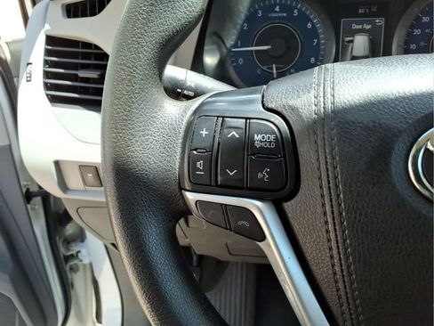 Used 2020 Toyota Sienna L FWD image 16