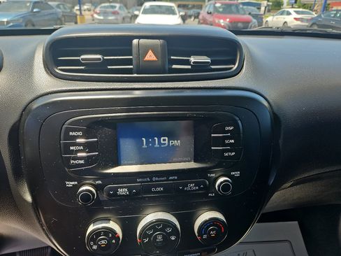 Used 2016 Kia Soul + image 22