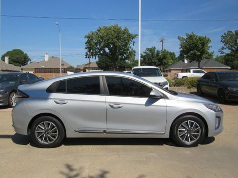 Used 2021 Hyundai Ioniq SE image 5