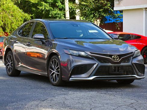 Used 2022 Toyota Camry SE w/ Cold Weather Package FWD image 8