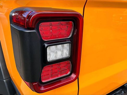 Used 2021 Jeep Gladiator Rubicon AWD/4WD image 27