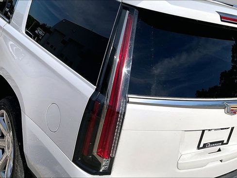 Used 2017 Cadillac Escalade ESV Luxury AWD/4WD image 23