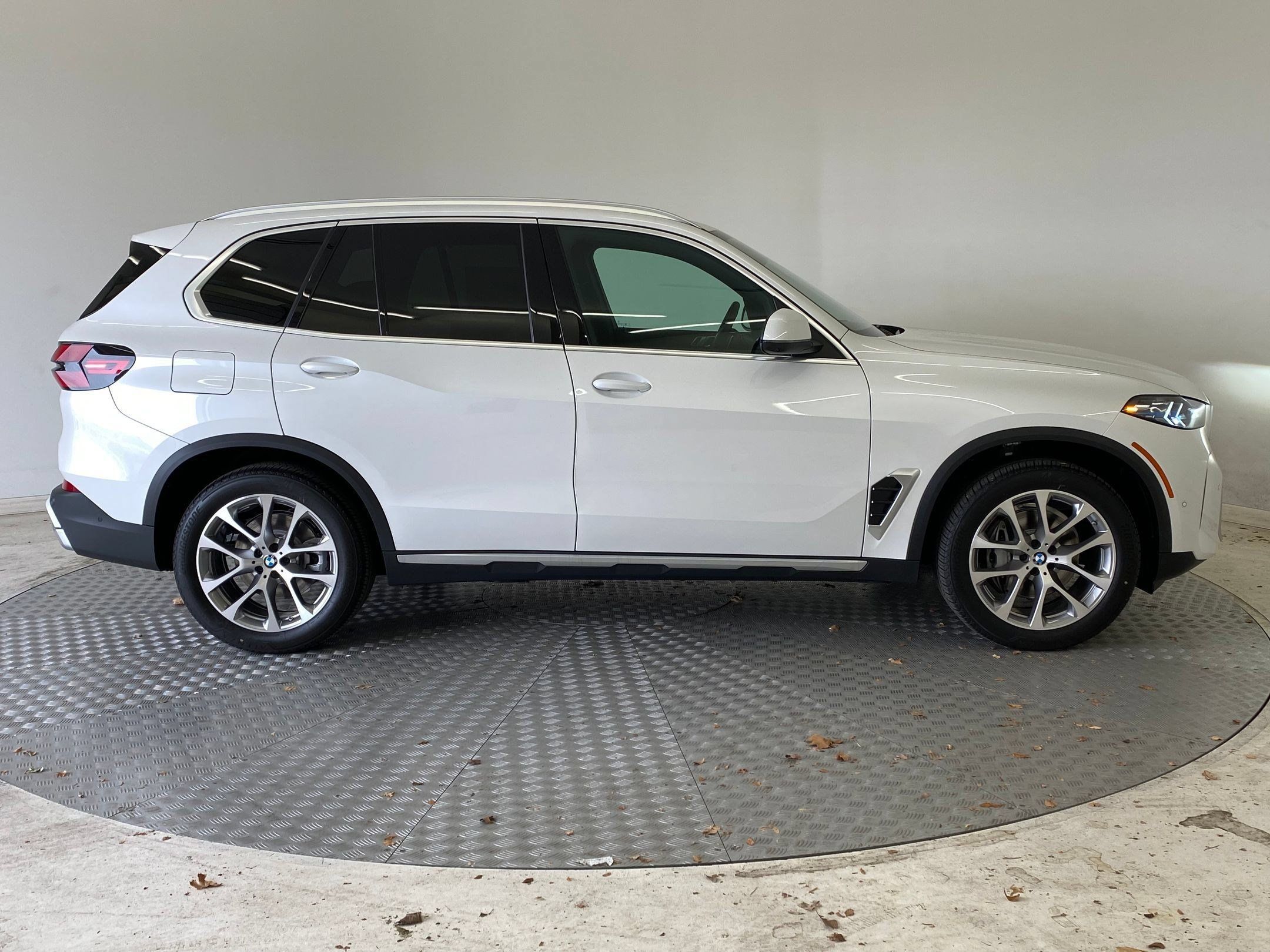 Used 2026 BMW X5 xDrive40i w/ Premium Package AWD/4WD image 7