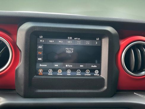 Used 2018 Jeep Wrangler Unlimited Rubicon w/ Steel Bumper Group image 24