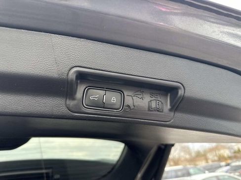 Used 2025 Ford Explorer ST-Line image 8