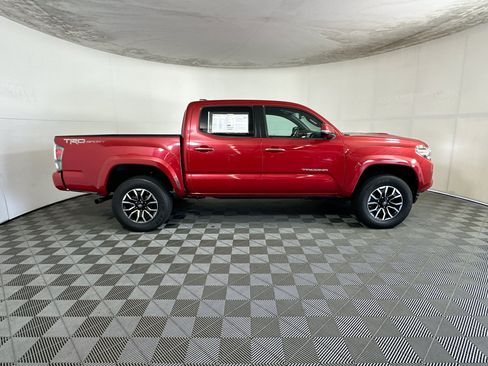 Used 2020 Toyota Tacoma TRD Sport RWD image 2