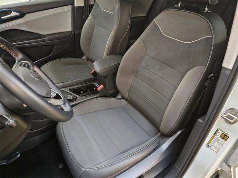 Used 2024 Volkswagen Taos SE image 22