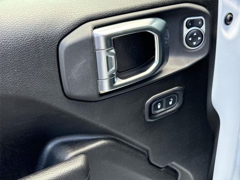 Used 2025 Jeep Wrangler Unlimited Rubicon AWD/4WD image 21