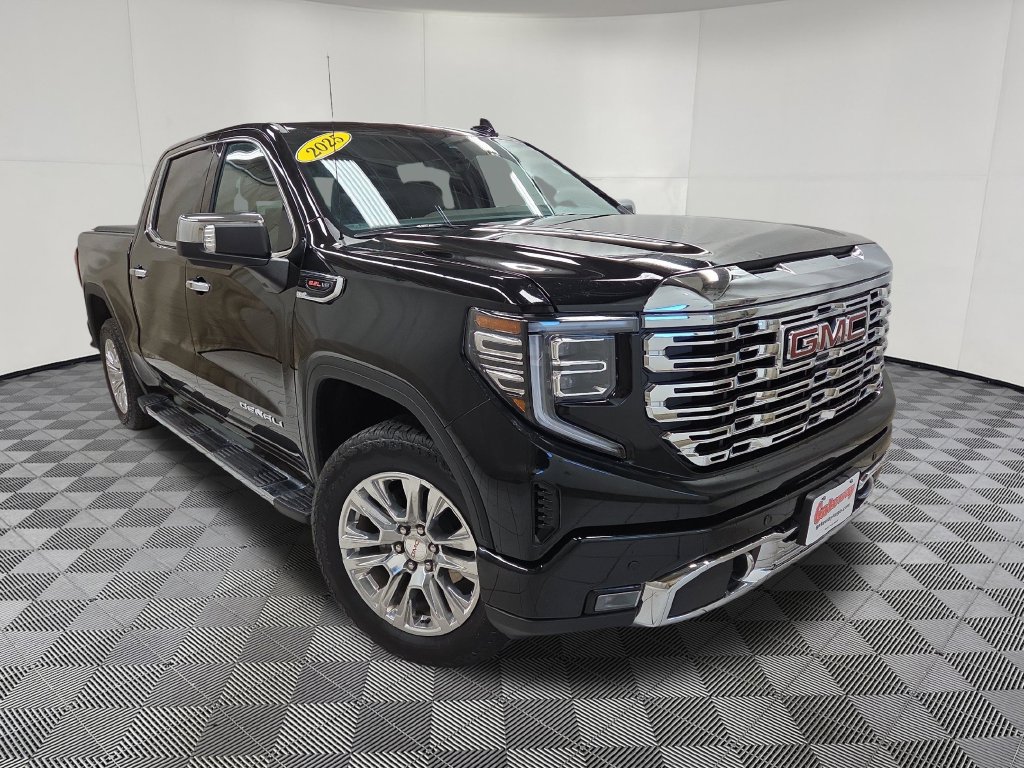 Used 2025 GMC Sierra 1500 Denali w/ Technology Package AWD/4WD image 3