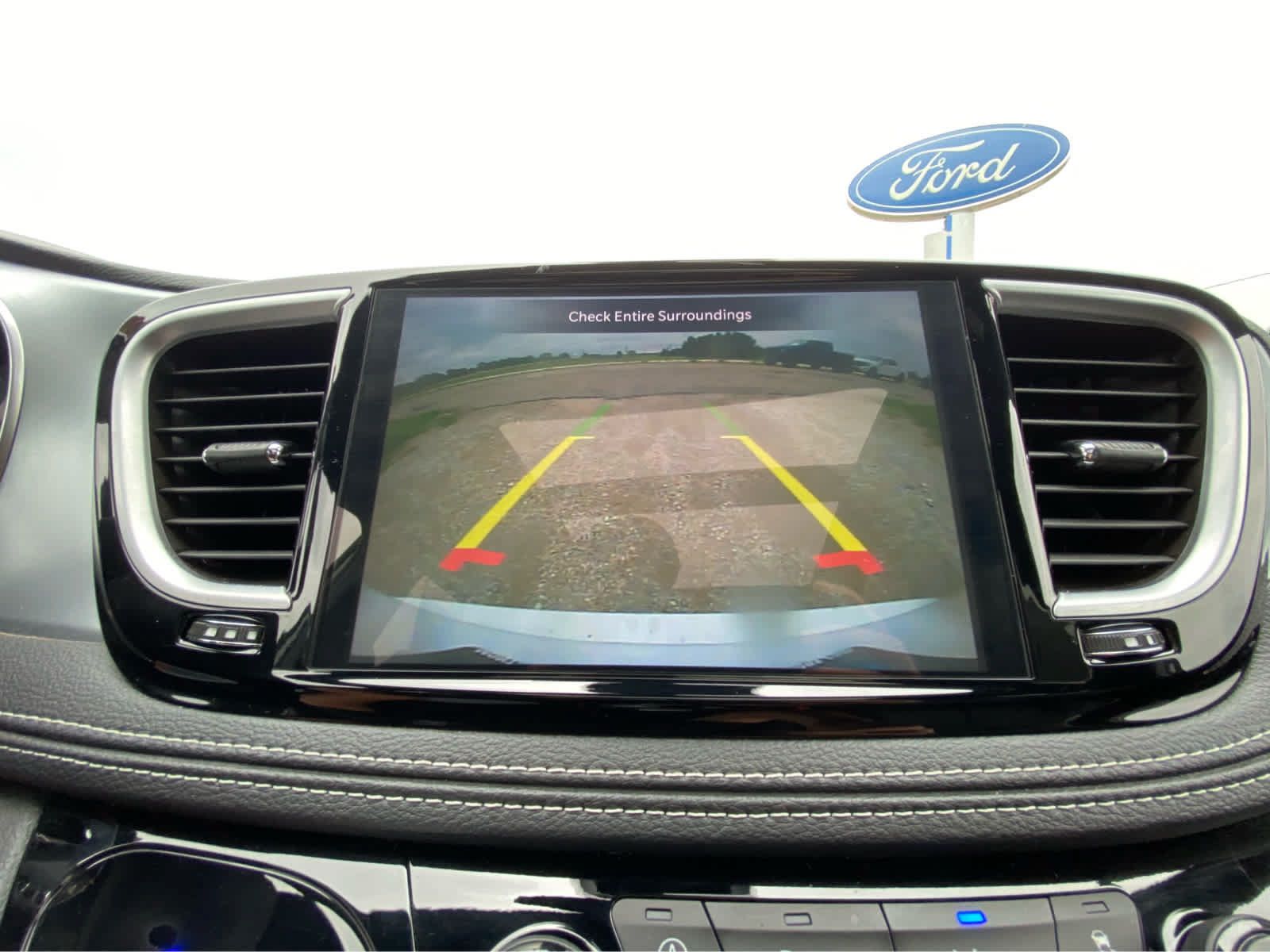 Used 2026 Chrysler Pacifica Limited FWD image 42