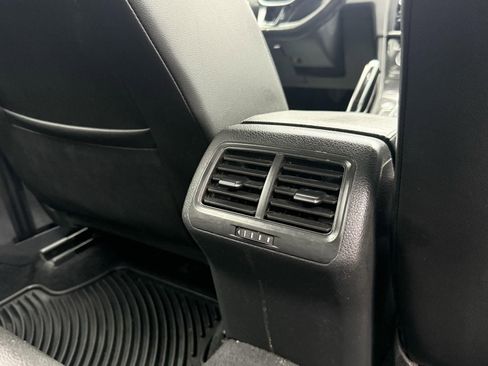 Used 2019 Volkswagen Golf SE image 23