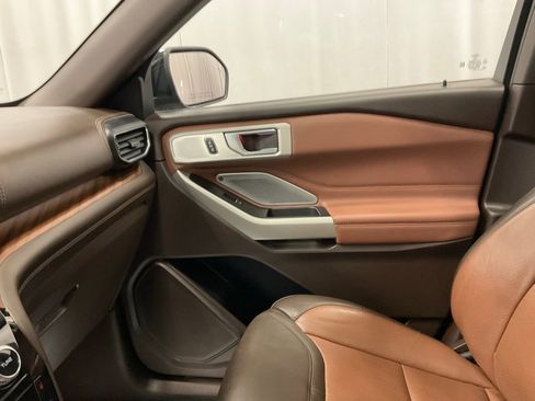 Used 2021 Ford Explorer King Ranch w/ Premium Technology Package image 23