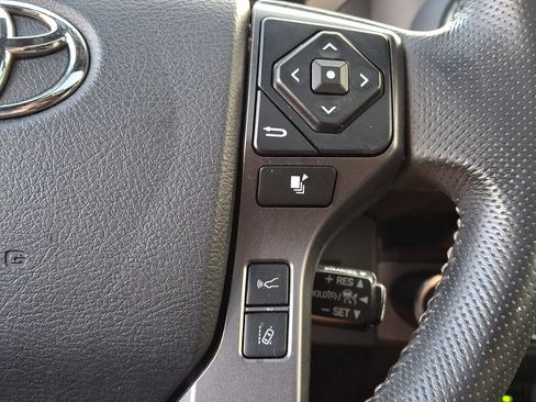 Used 2018 Toyota Tacoma TRD Sport AWD/4WD image 23