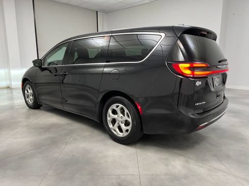 Used 2024 Chrysler Pacifica Limited FWD image 6