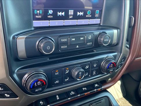 Used 2018 Chevrolet Silverado 1500 High Country AWD/4WD image 34
