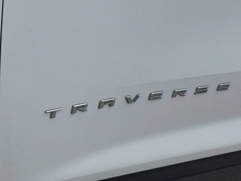 Used 2025 Chevrolet Traverse LT FWD image 33