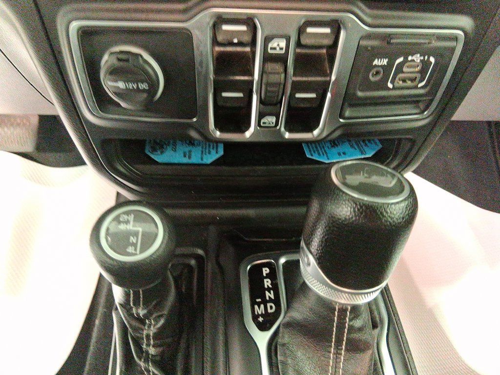 Used 2022 Jeep Wrangler Unlimited Sahara w/ Cold Weather Group AWD/4WD image 19