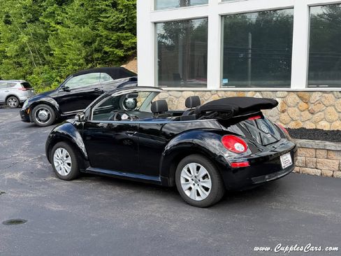 Used 2008 Volkswagen Beetle S FWD image 3