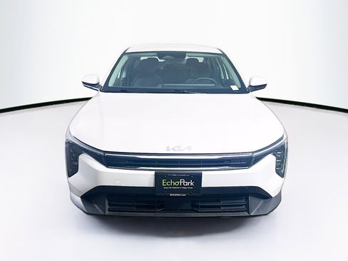 Used 2025 Kia K4 LXS image 2