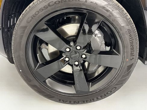 New 2026 Land Rover Defender 130 X-Dynamic SE AWD/4WD image 32