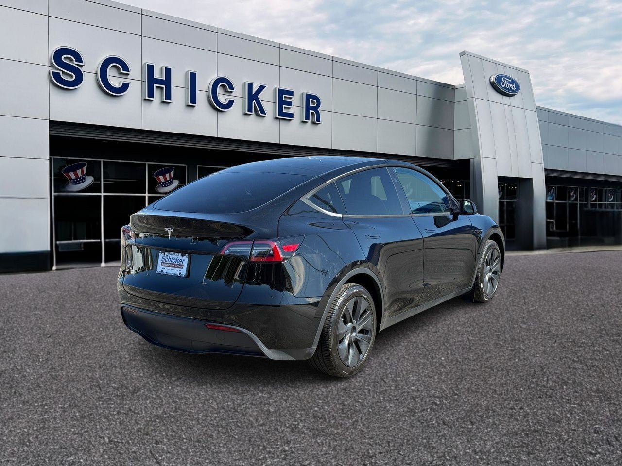 Used 2024 Tesla Model Y Long Range RWD image 2