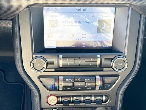 Used 2022 Ford Mustang Shelby GT500 w/ Technology Package RWD image 16