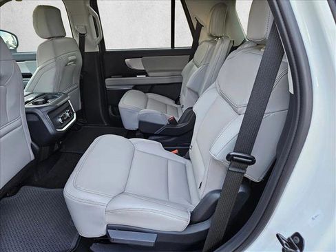 New 2025 Ford Expedition Active image 12