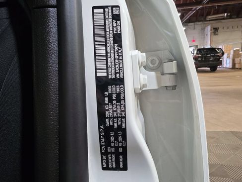 Used 2023 Jeep Renegade Latitude AWD/4WD image 26
