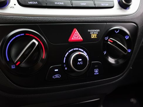 Used 2022 Hyundai Accent SEL FWD image 15