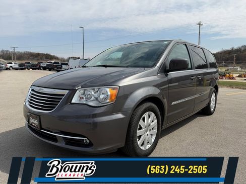 Used 2016 Chrysler Town & Country Touring image 1