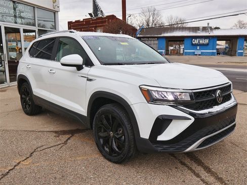 Certified 2022 Volkswagen Taos SE w/ Driver Assistance Package image 7